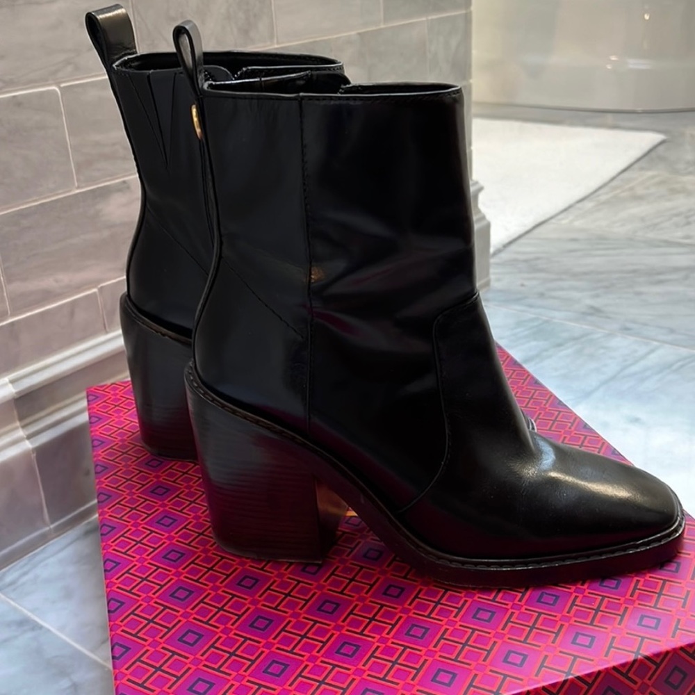 Tory Burch boots size 8 1/2